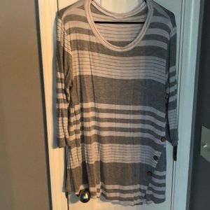 3/4 sleeve tunic with buttons